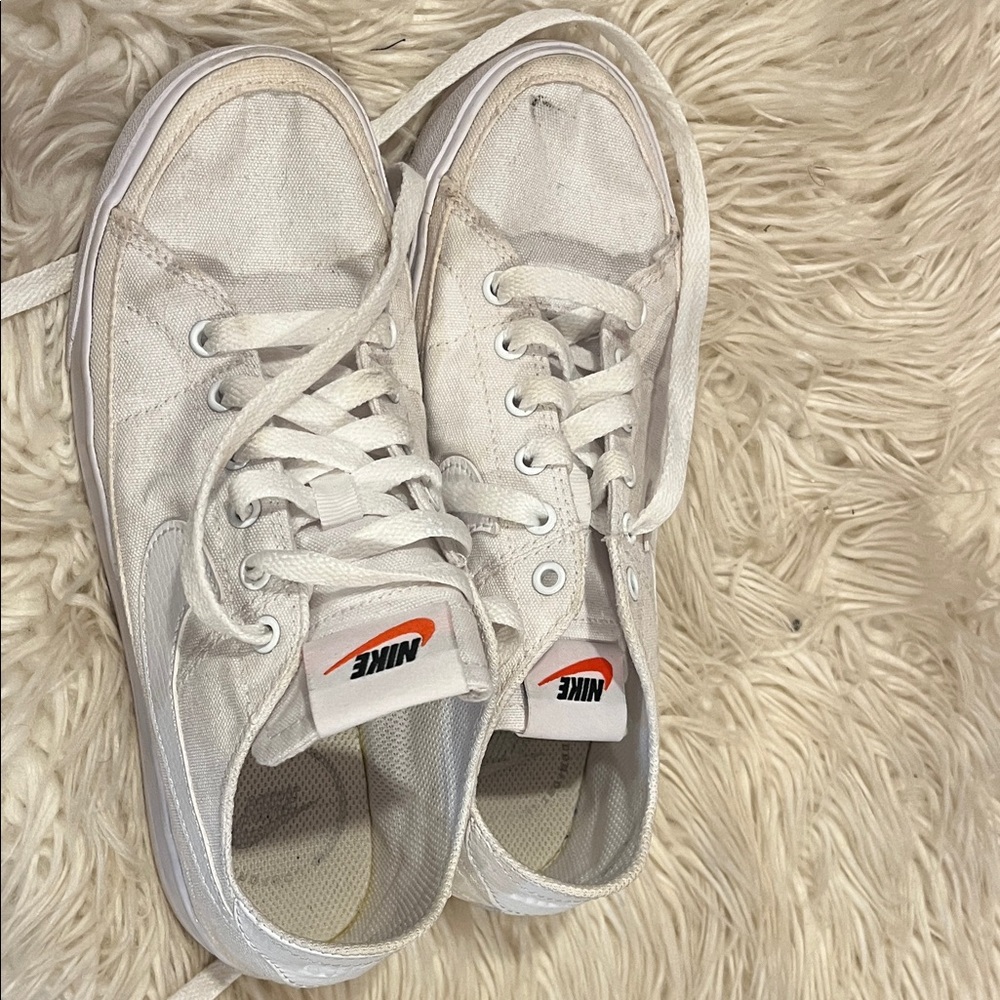 Nike Women's Court Legacy Canvas Triple White 6 size